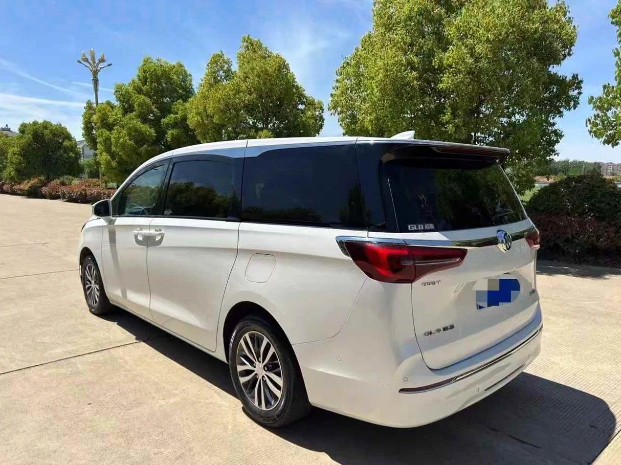 别克GL8 后面外观二