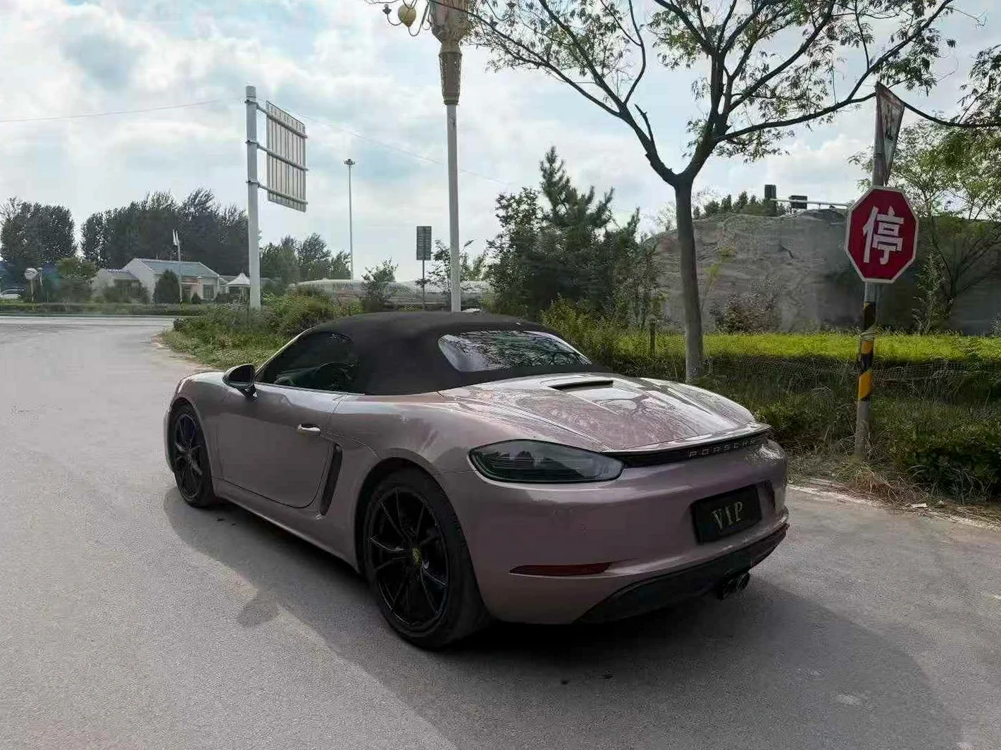 保时捷718 后面外观一