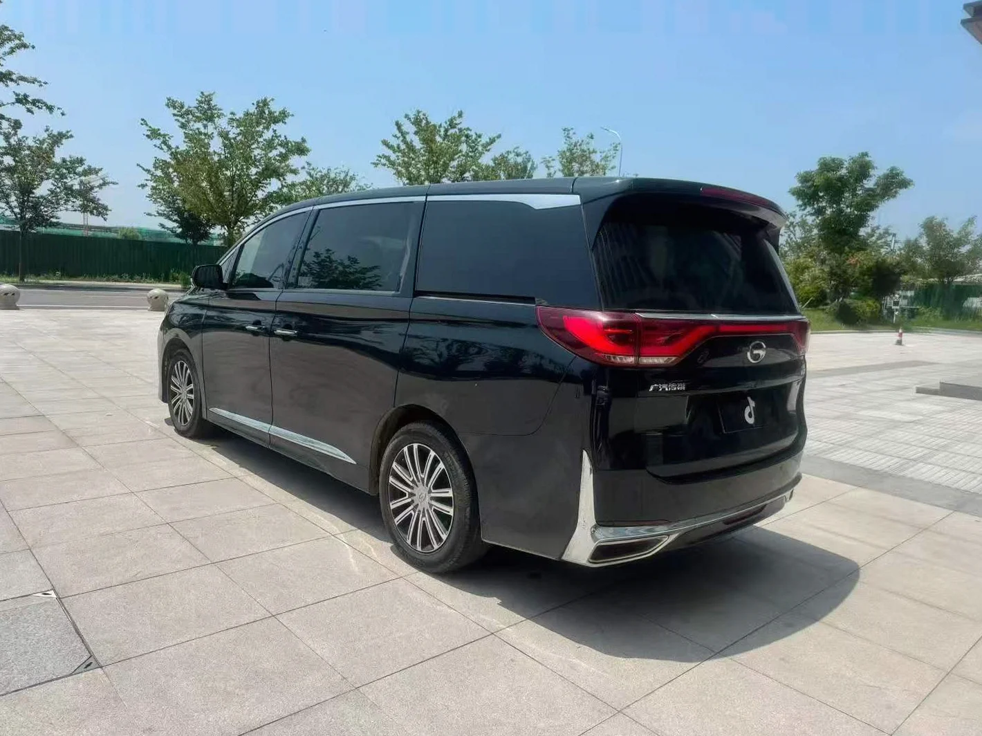 传祺M8 后面外观三