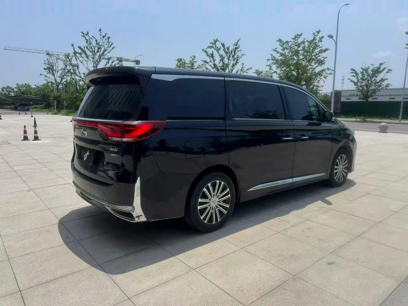 传祺M8 后面外观一