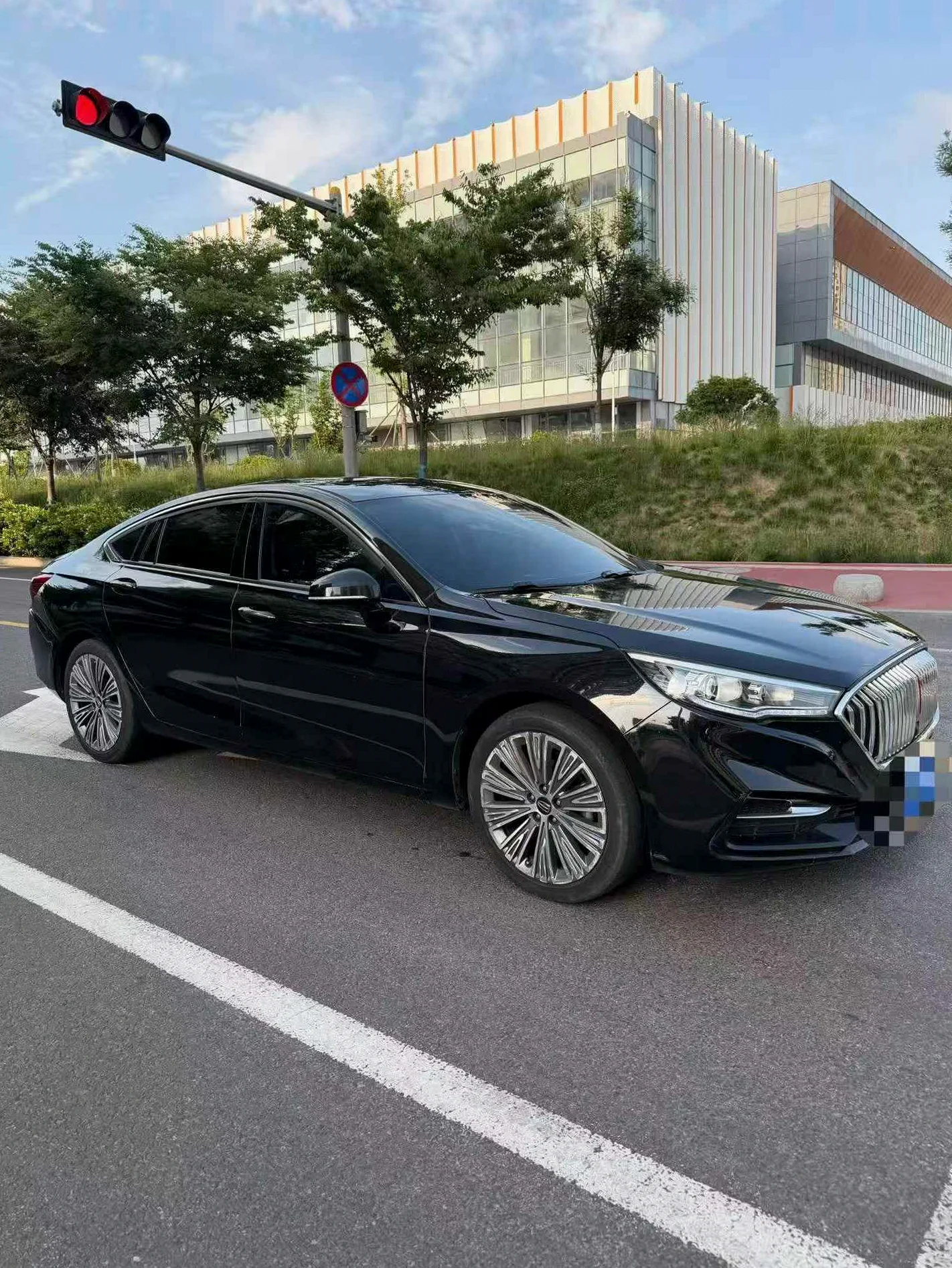 红旗H5 正面外观二