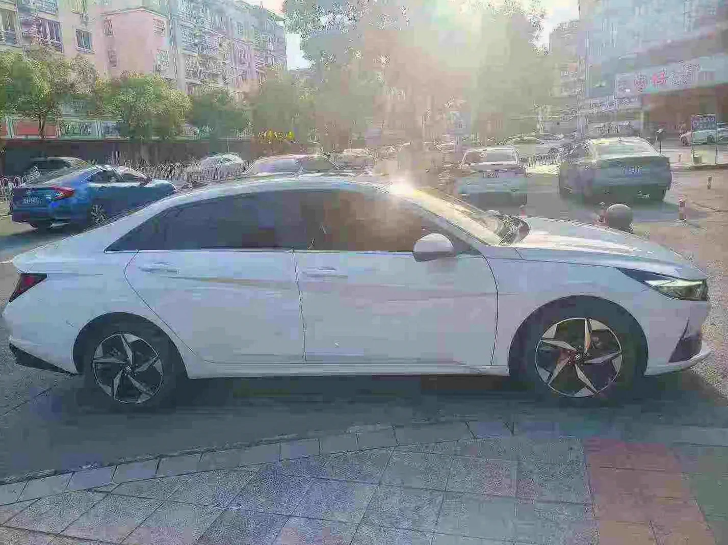 现代伊兰特 正面外观二