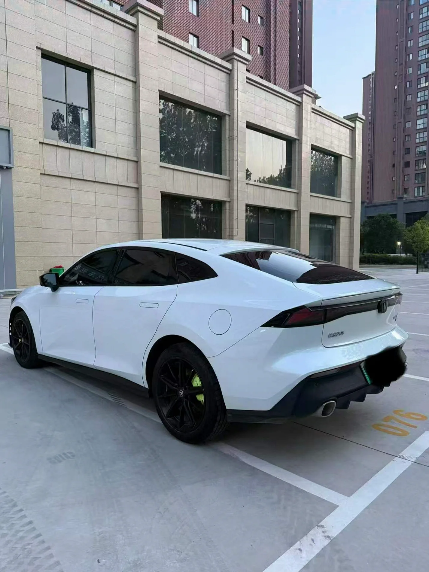 长安汽车UNiV 后面外观三
