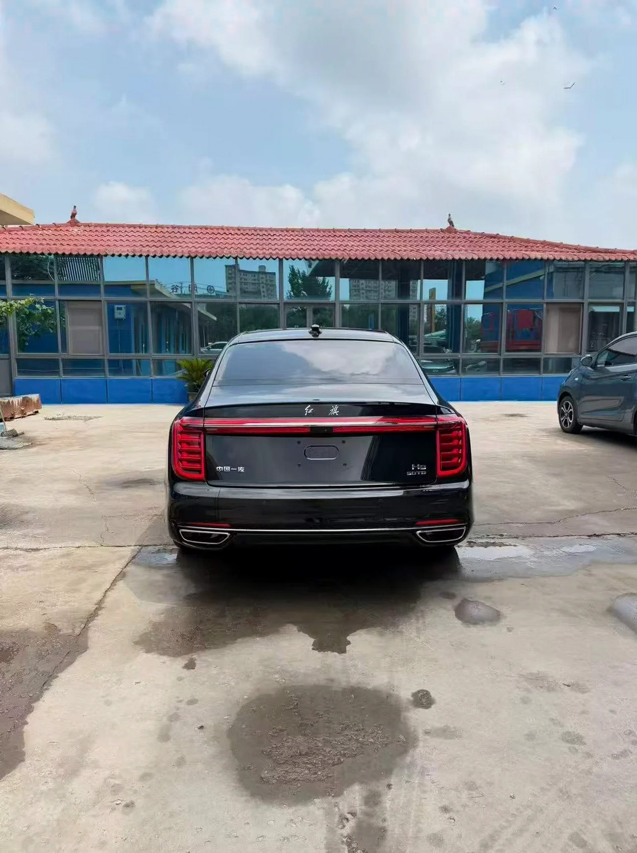 红旗H9 后面外观一