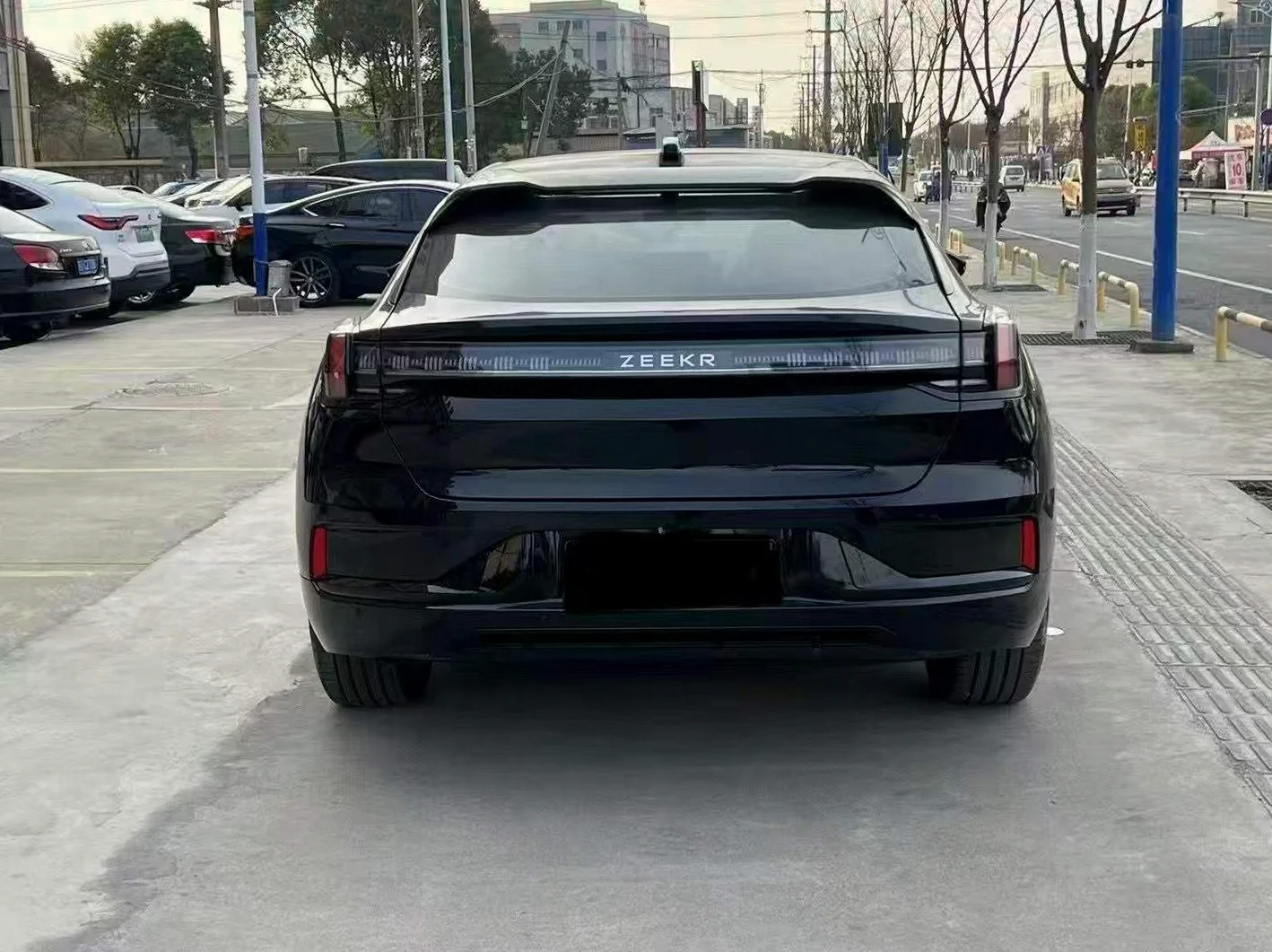 极氪汽车001 后面外观一