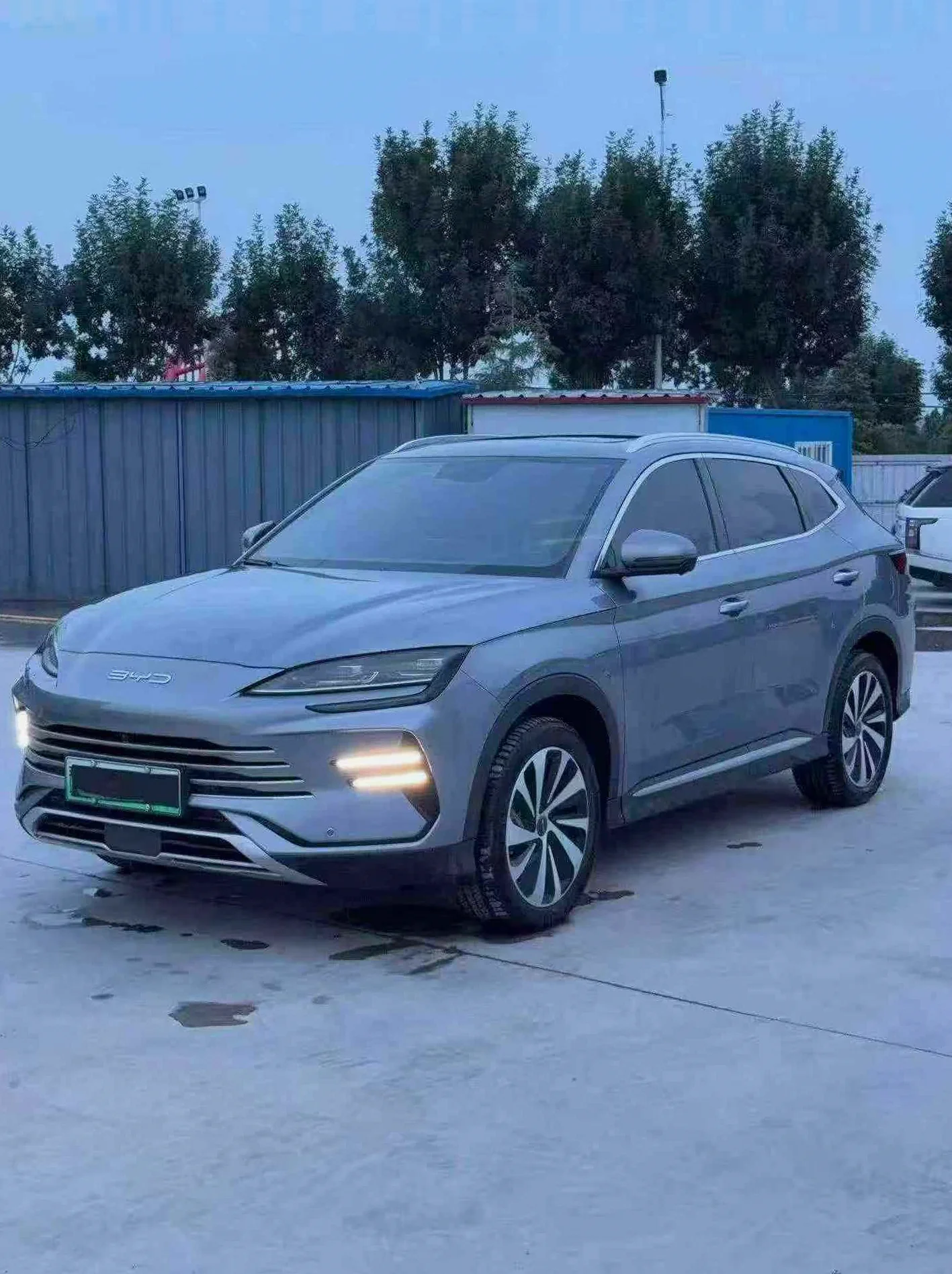 比亚迪宋PLUS 正面外观三