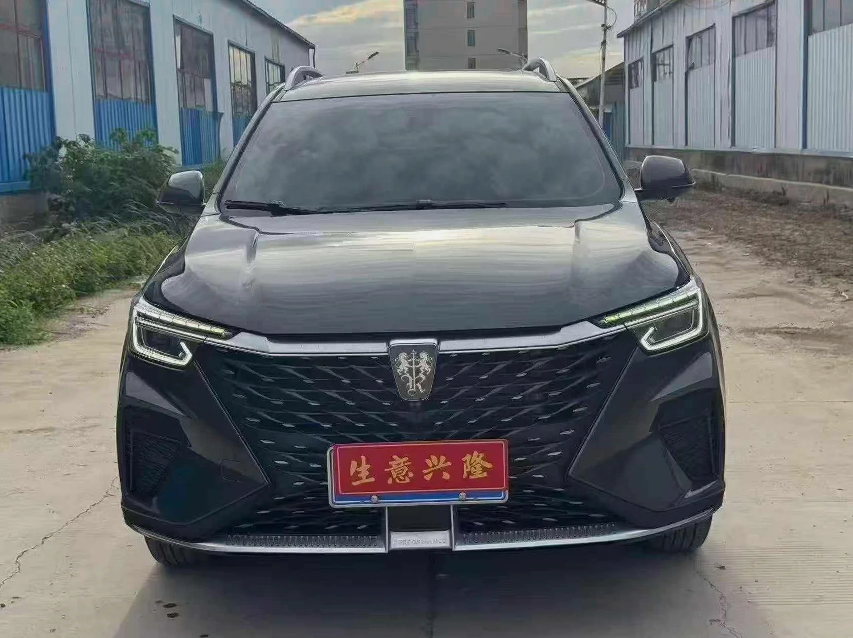 荣威RX5 正面外观二