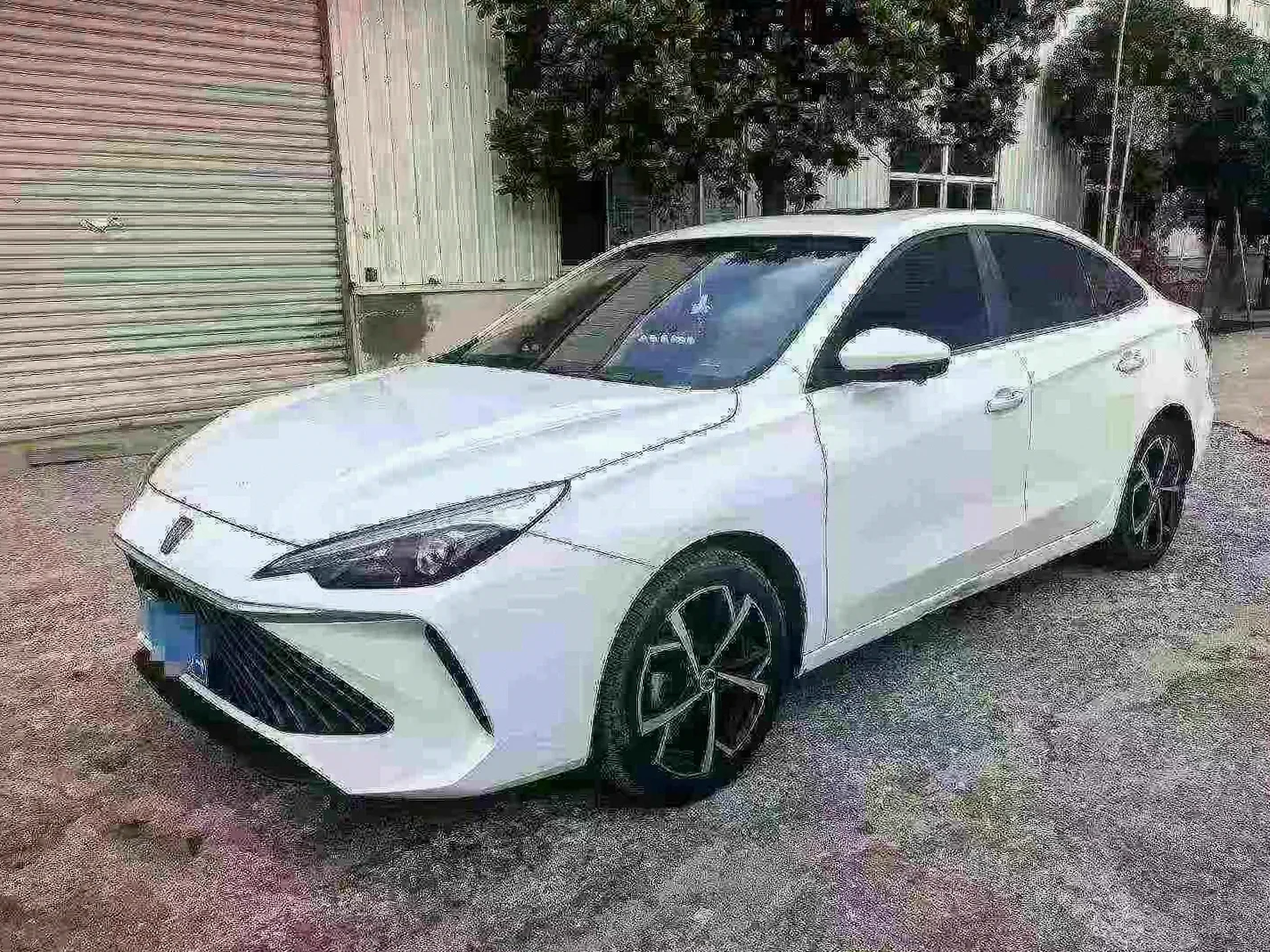 荣威360 正面外观二