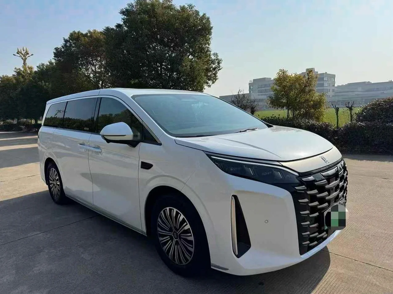 比亚迪夏 正面外观三