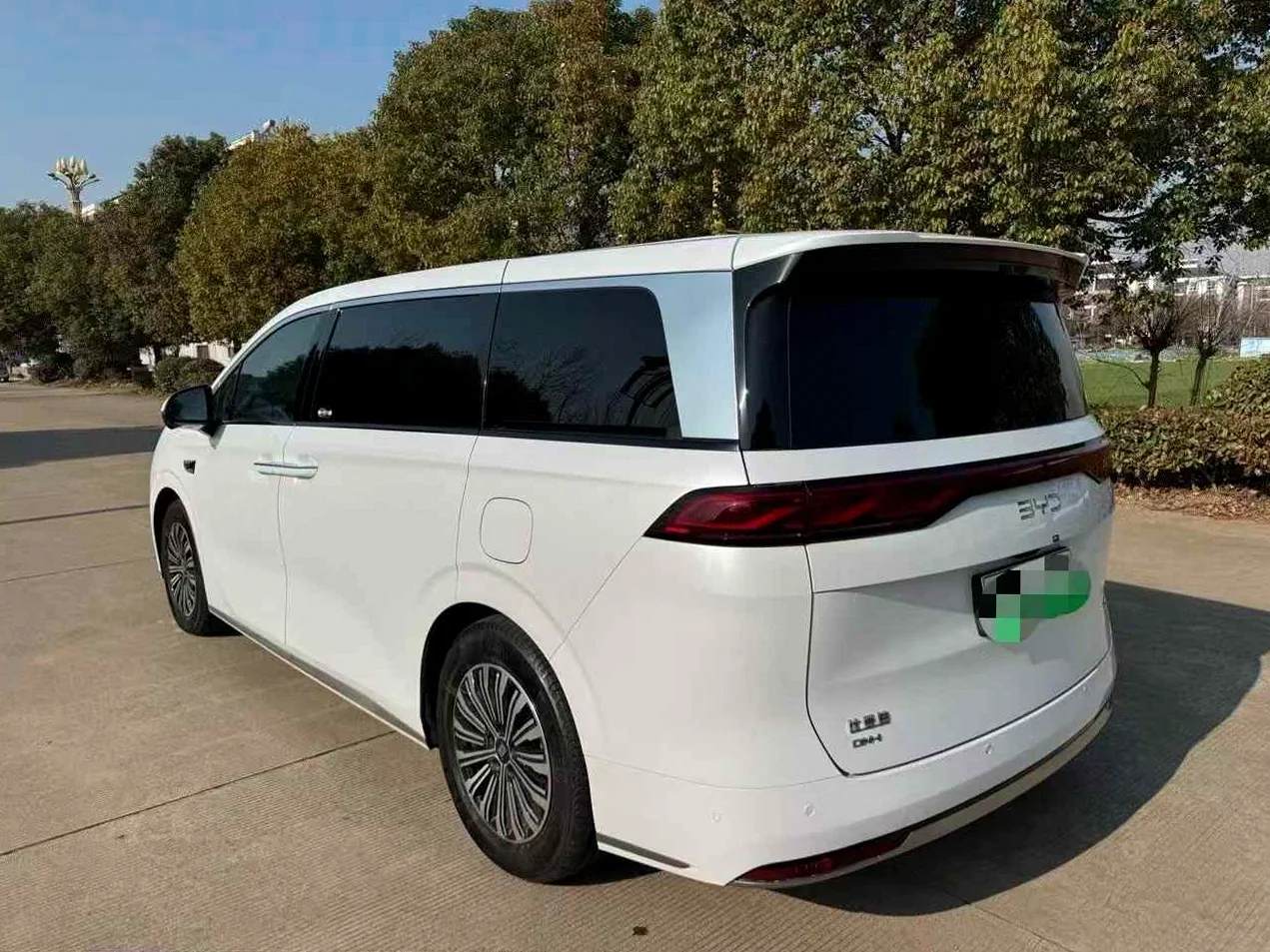比亚迪夏 后面外观二