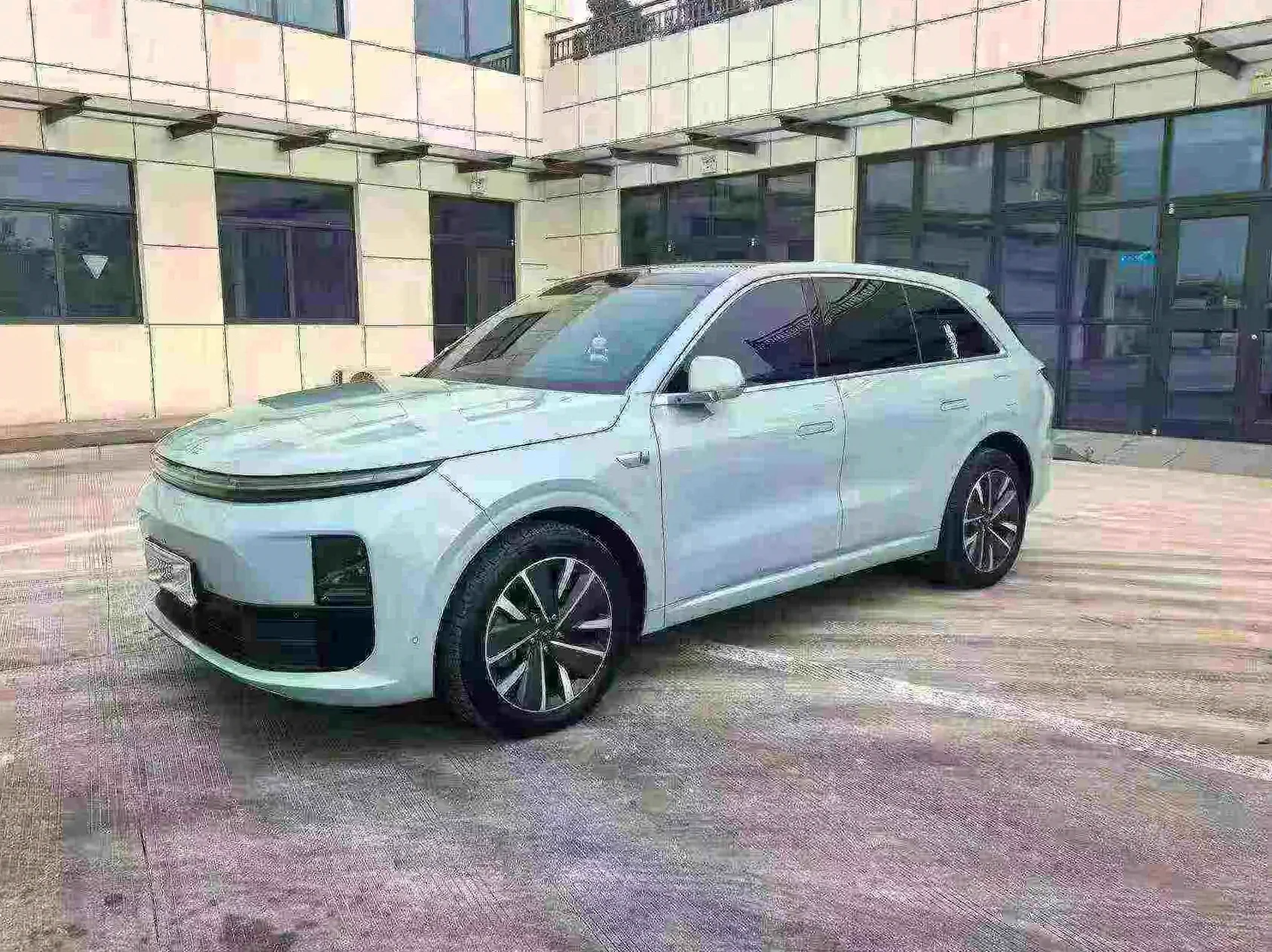 理想L6 正面外观二