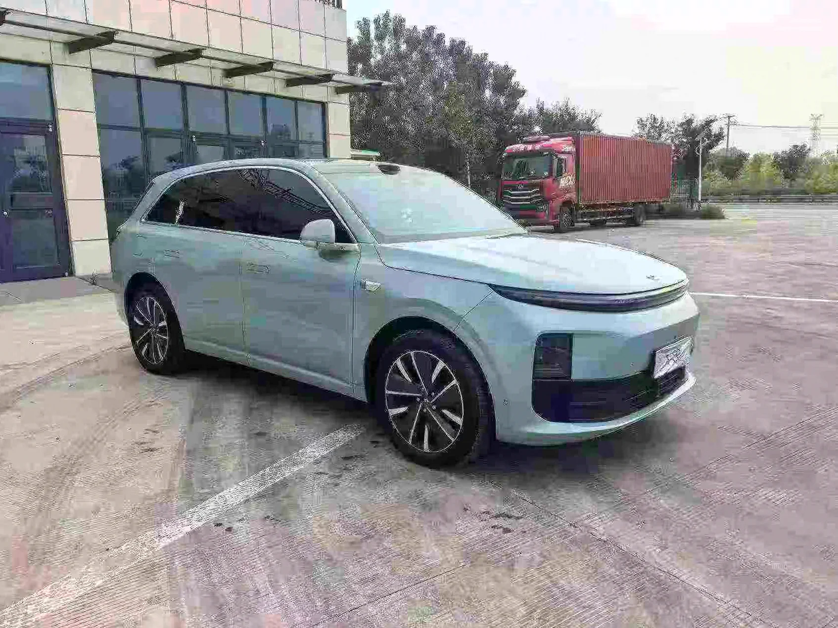 理想L6 后面外观三