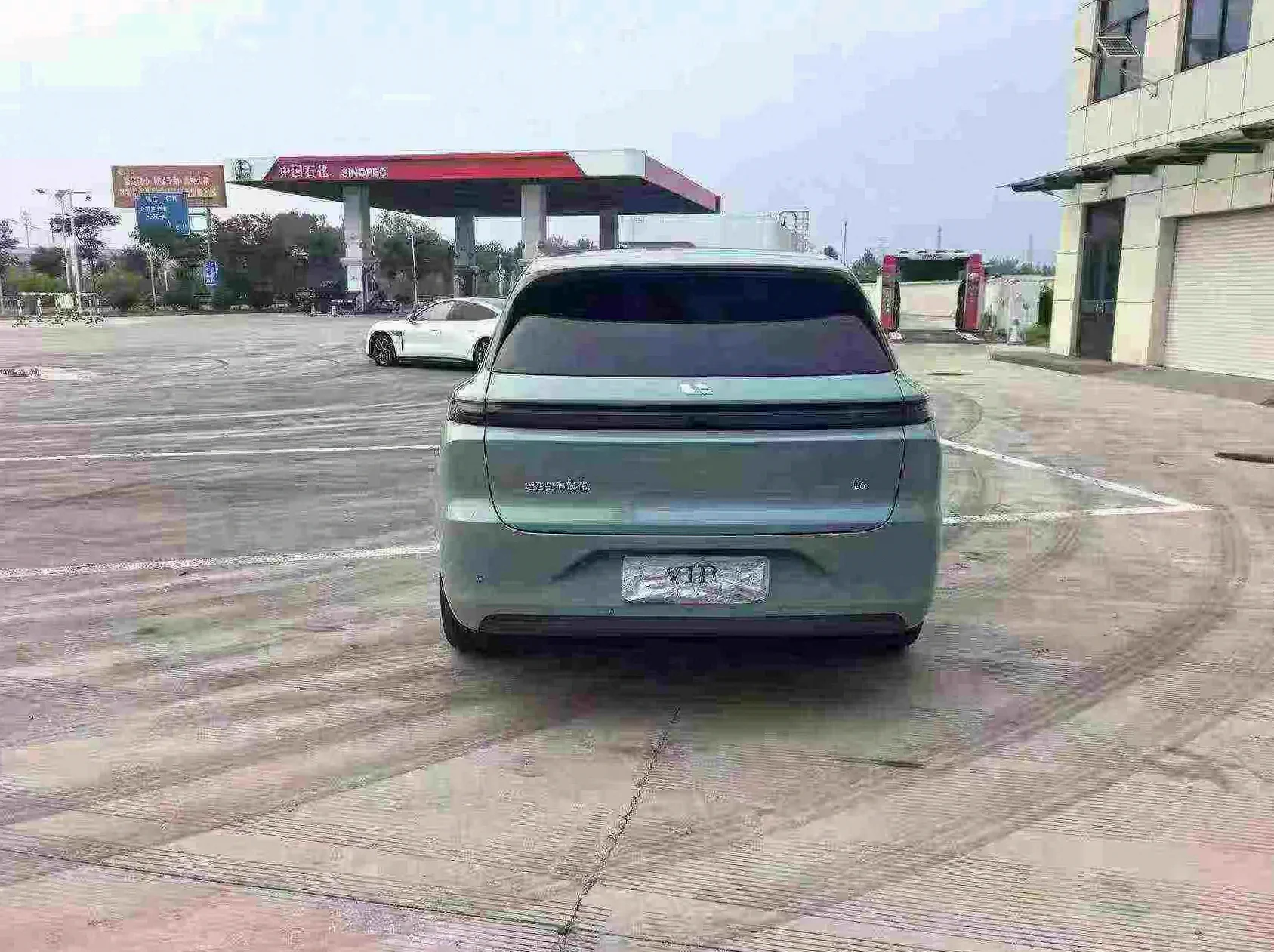 理想L6 后面外观一