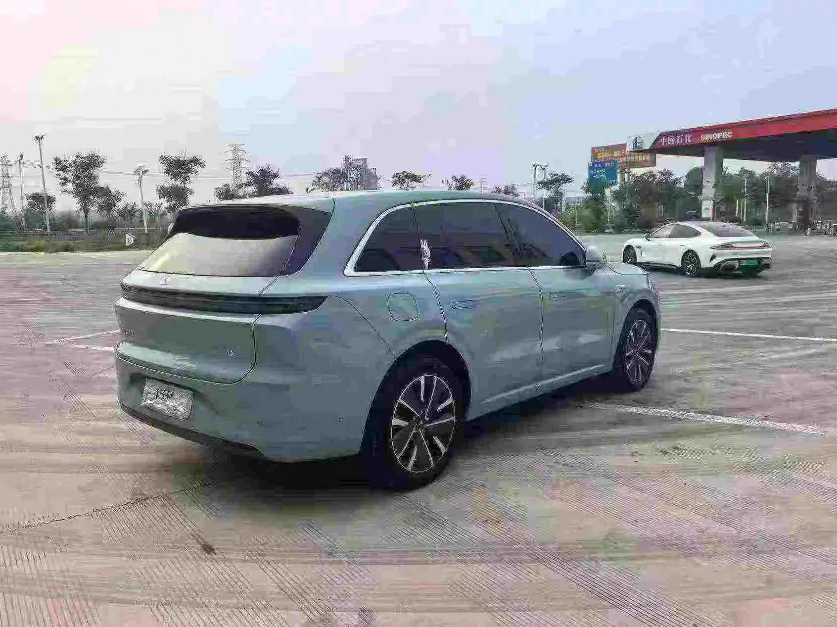 理想L6 后面外观二