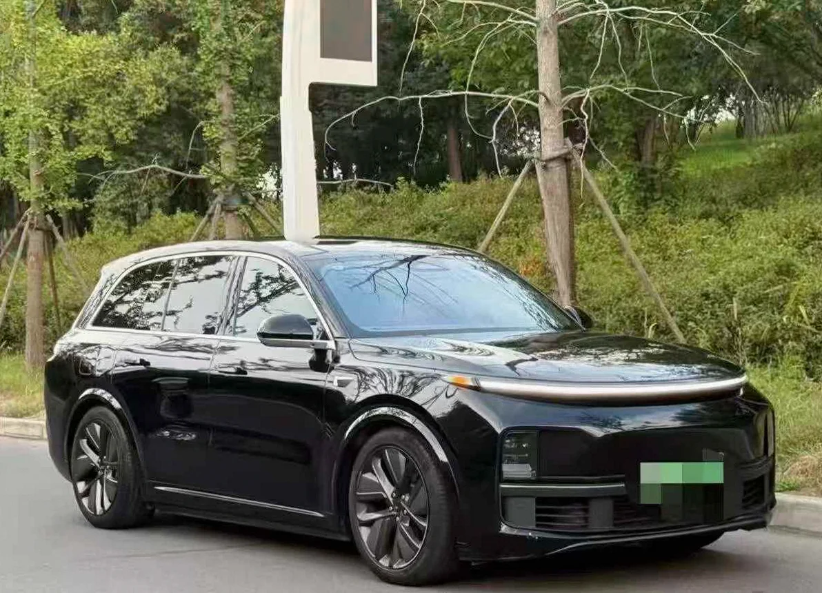 理想L8 正面外观三