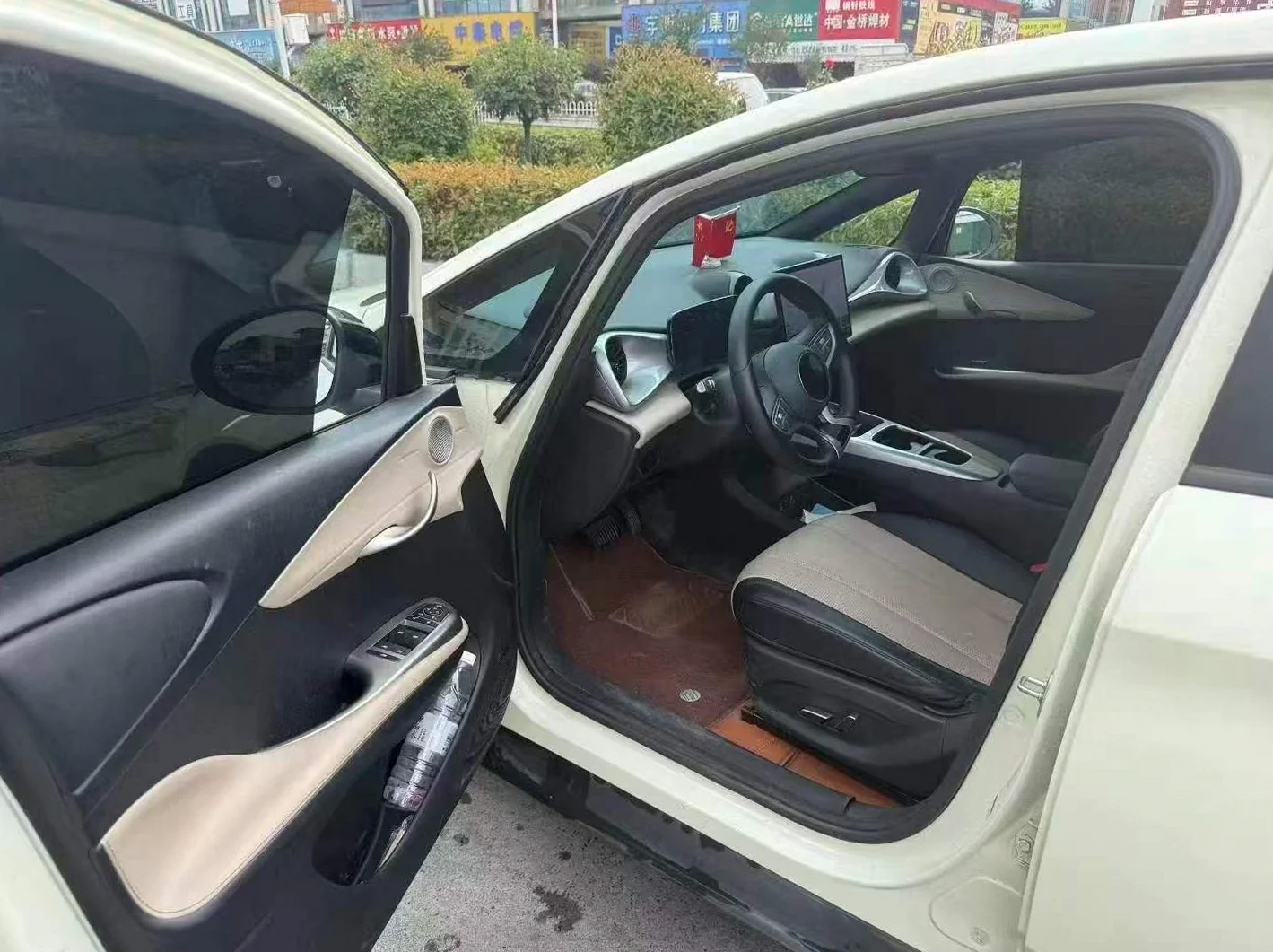 比亚迪海豚 正面外观三