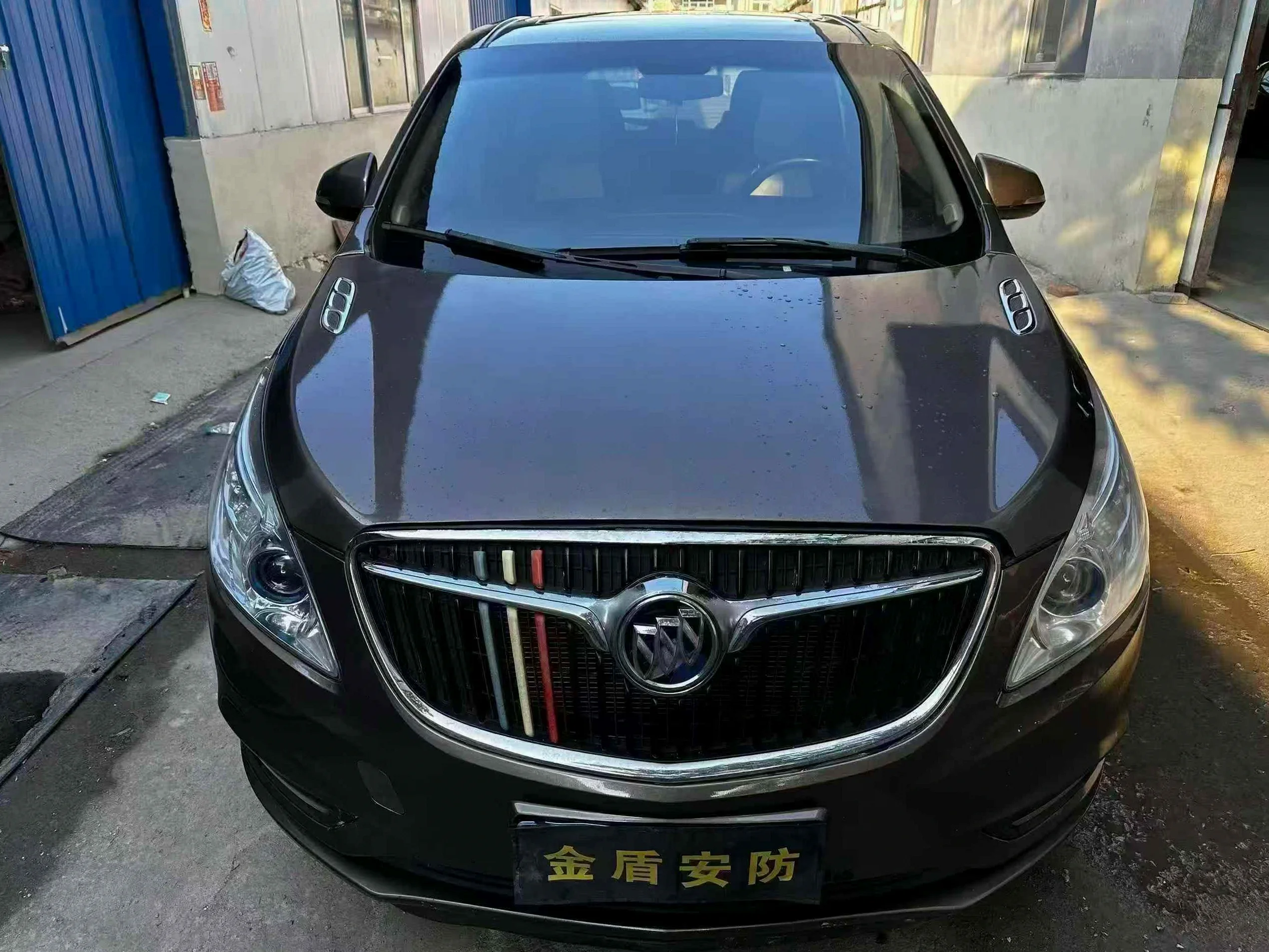 别克GL8 正面外观二