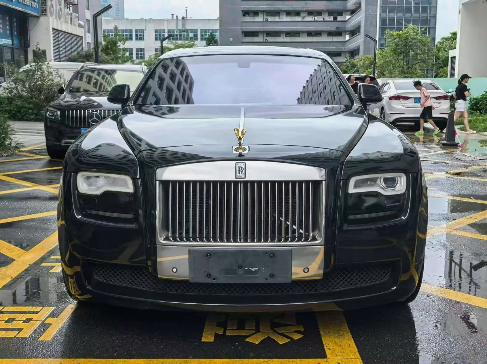 劳斯莱斯古斯特 正面外观二