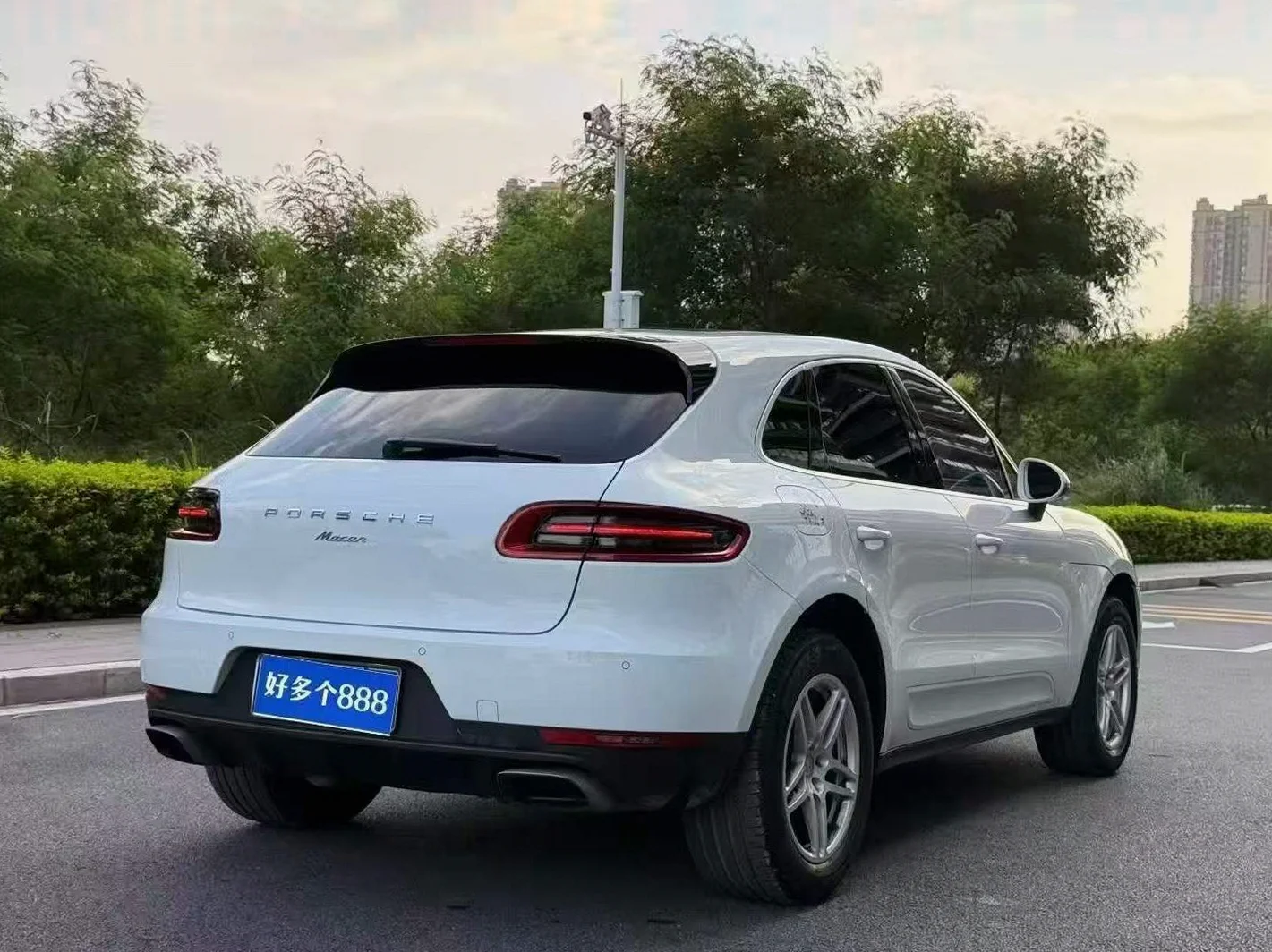 保时捷Macan 后面外观一