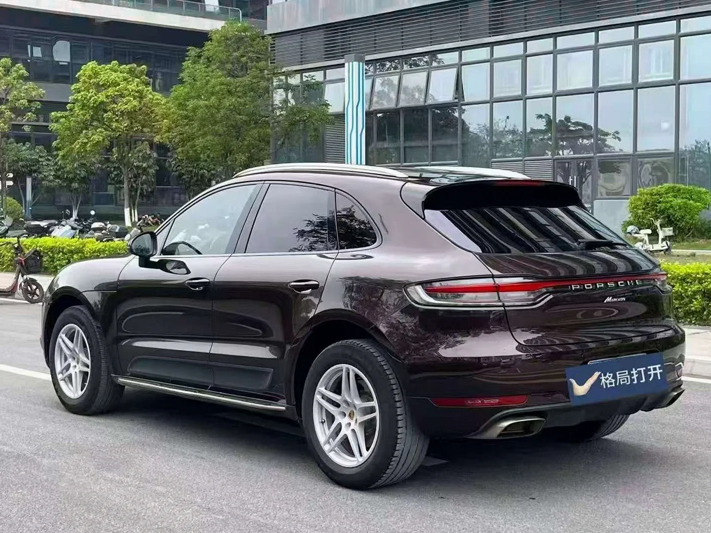 保时捷Macan 后面外观三
