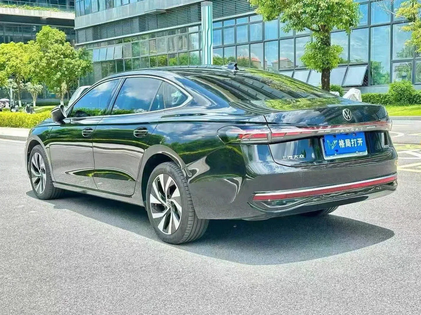 大众帕萨特 后面外观一
