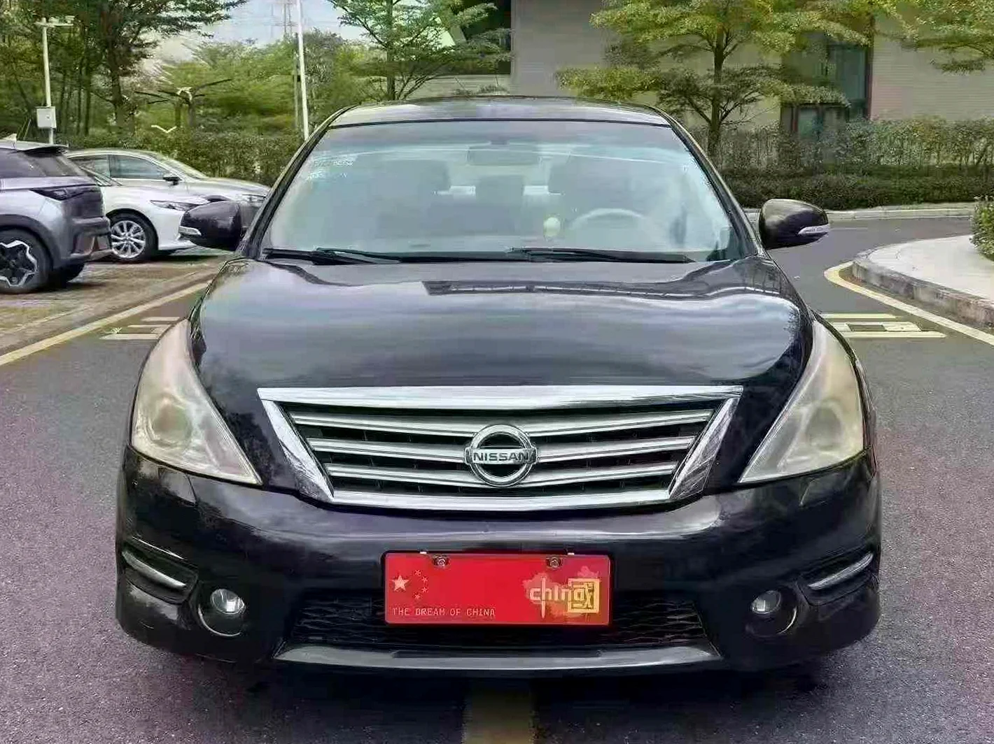 日产天籁 正面外观二