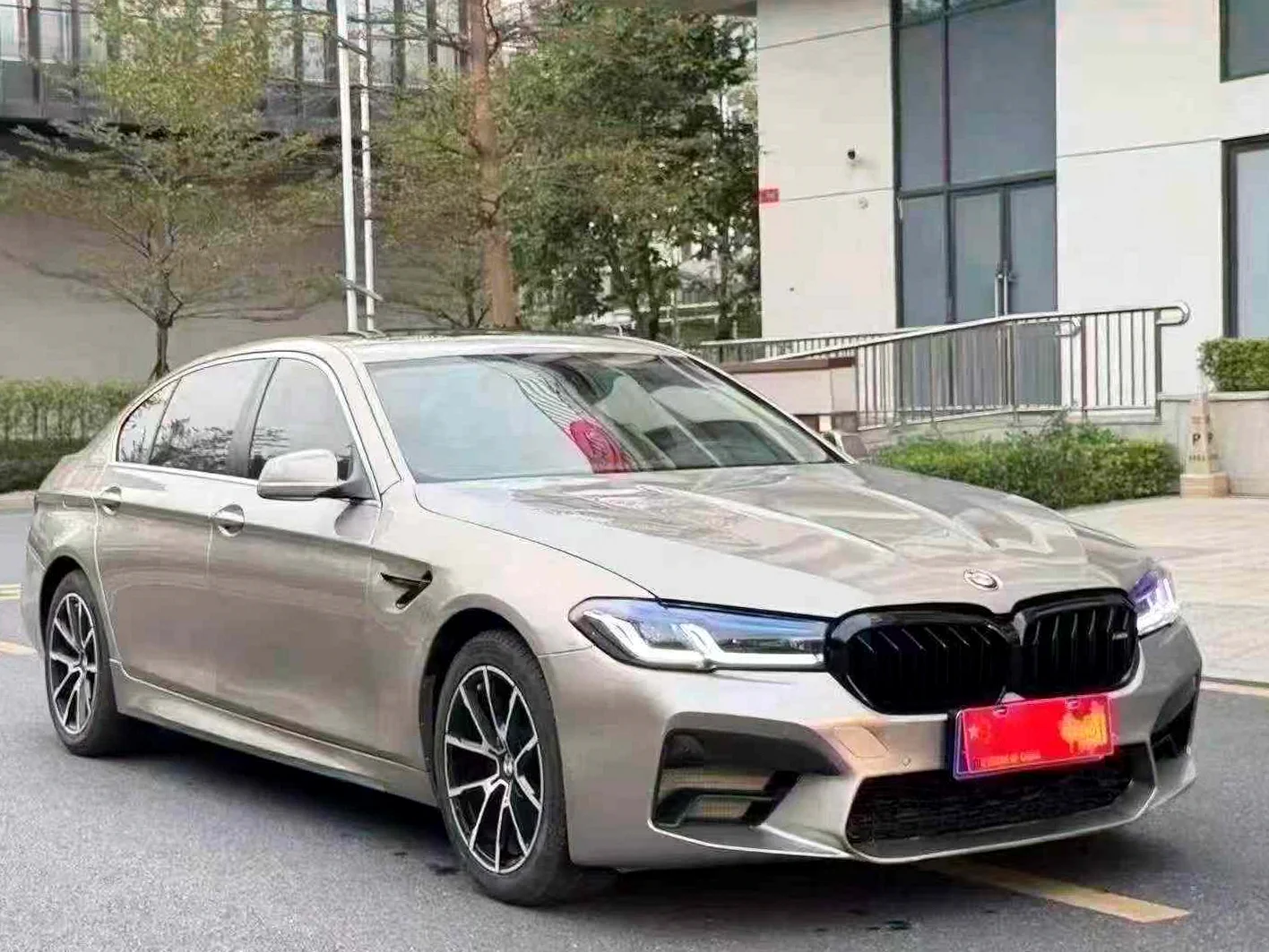 宝马5系 正面外观二