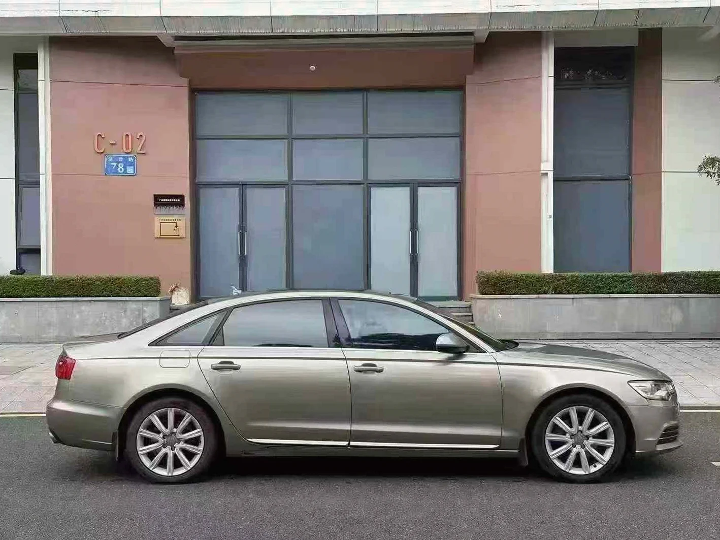 奥迪A6L 后面外观三