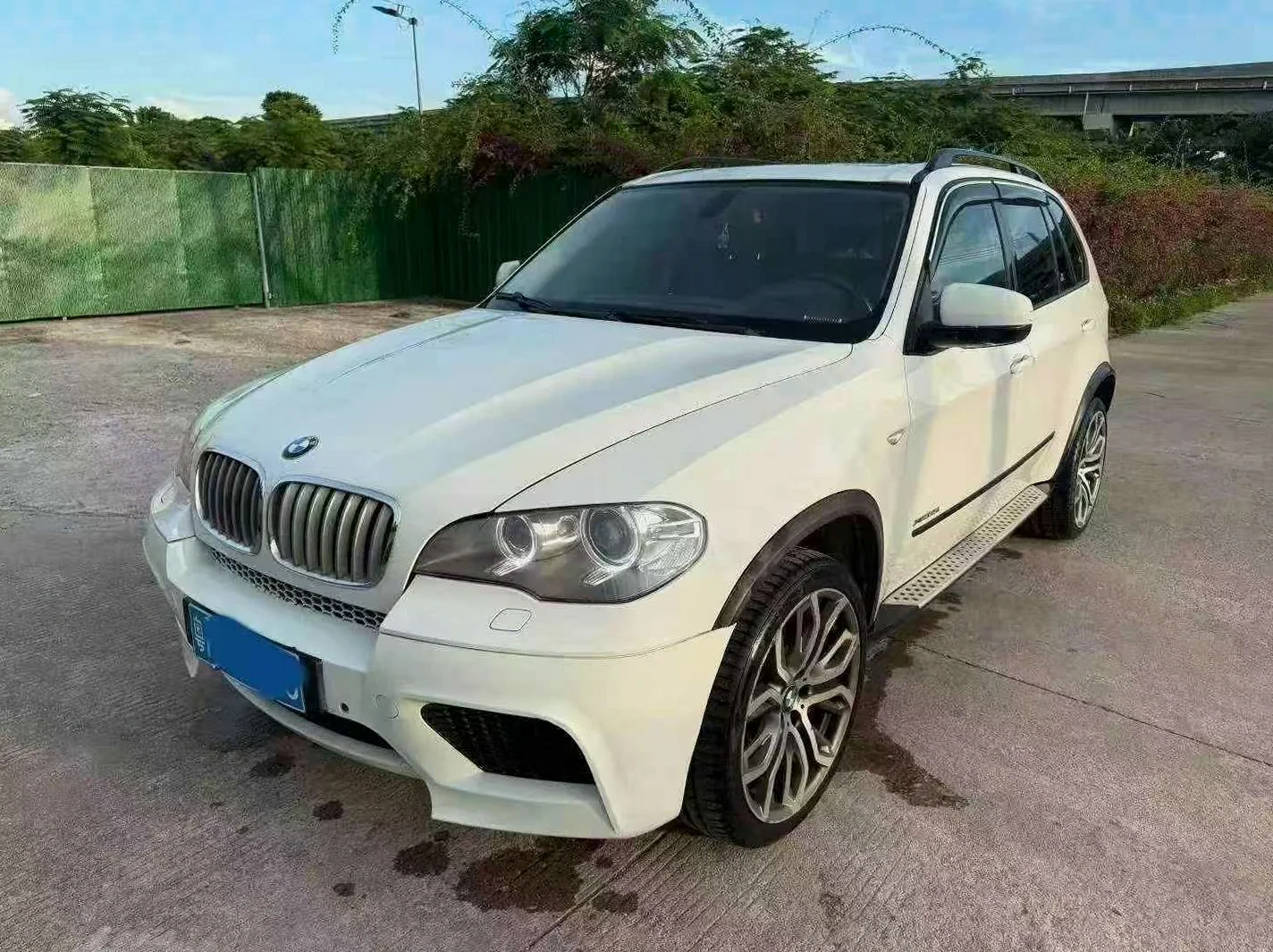 宝马X5 后面外观三