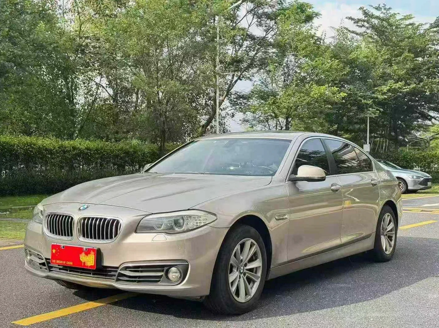 宝马5系 正面外观三