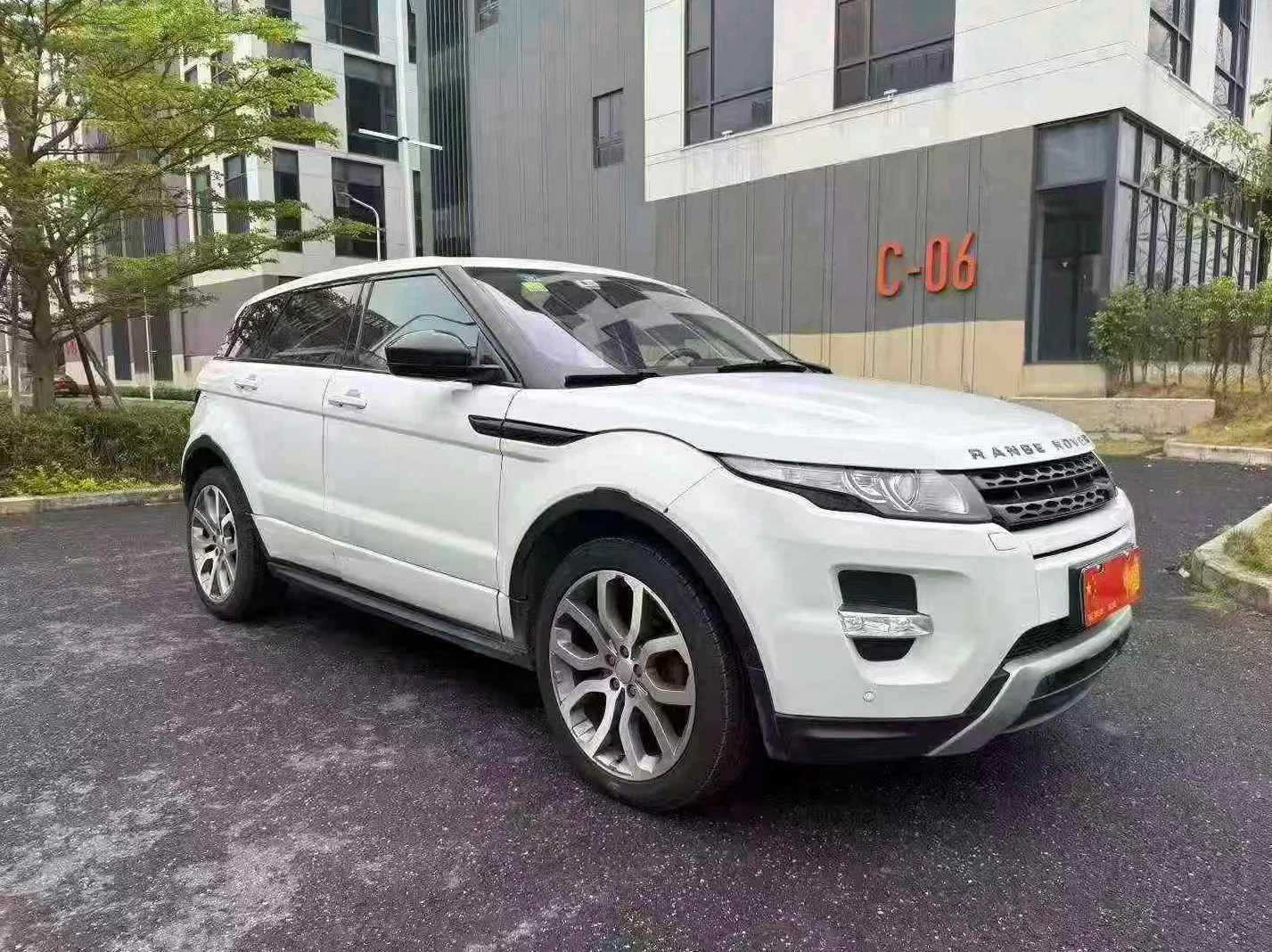 路虎极光 正面外观三