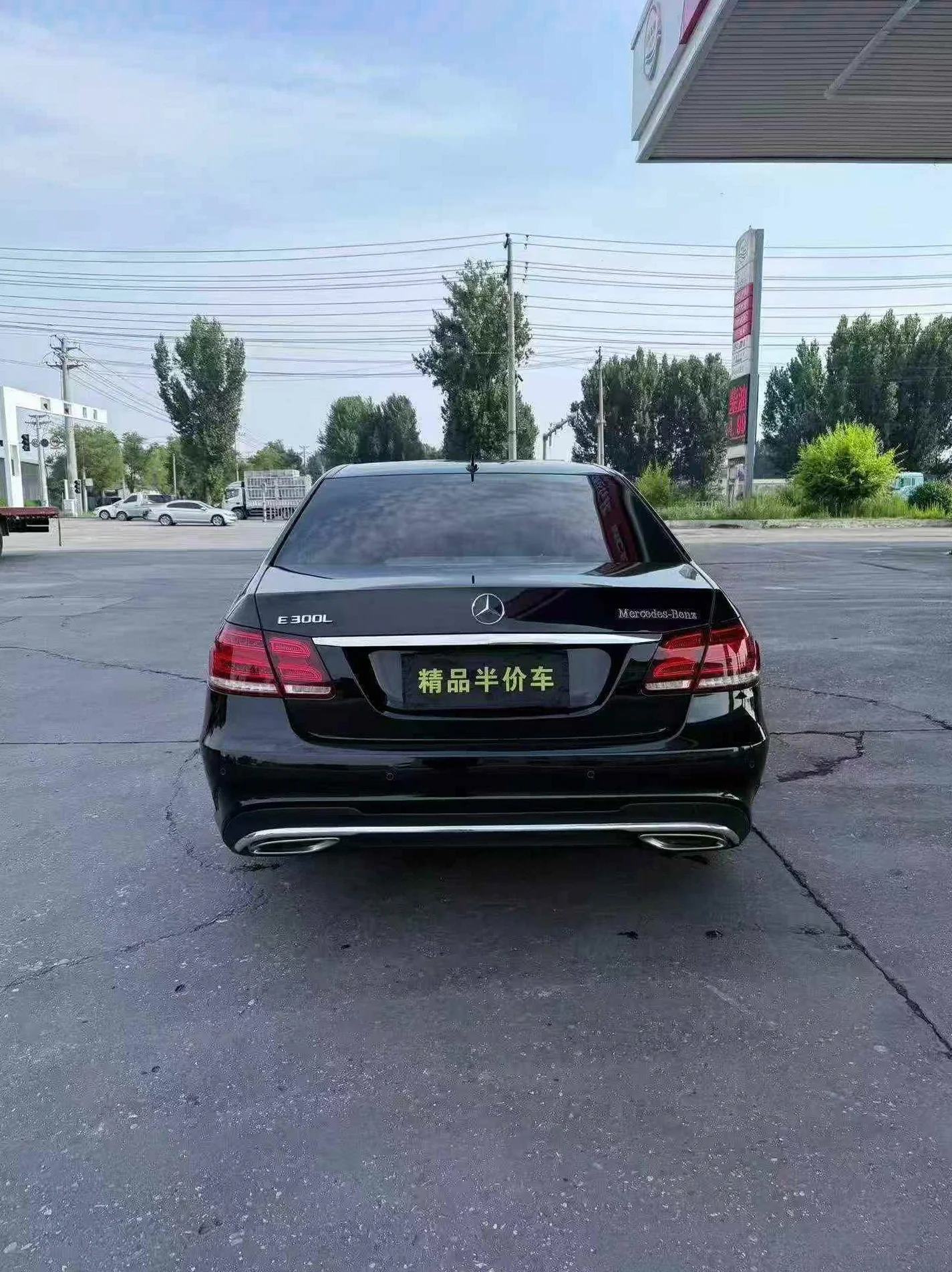 奔驰E 内饰后排