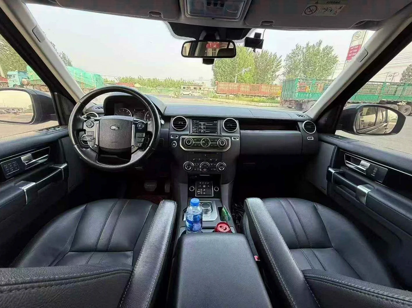 路虎发现 后面外观二