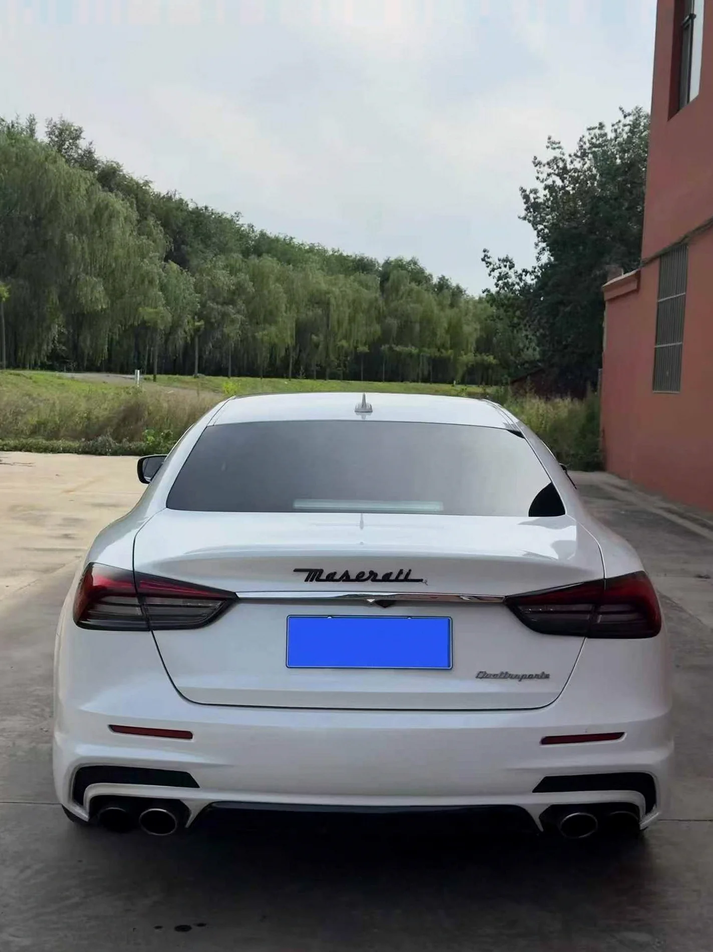 玛莎拉蒂总裁 后面外观一