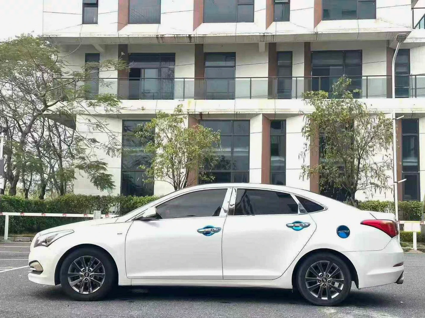 现代名图 后面外观一