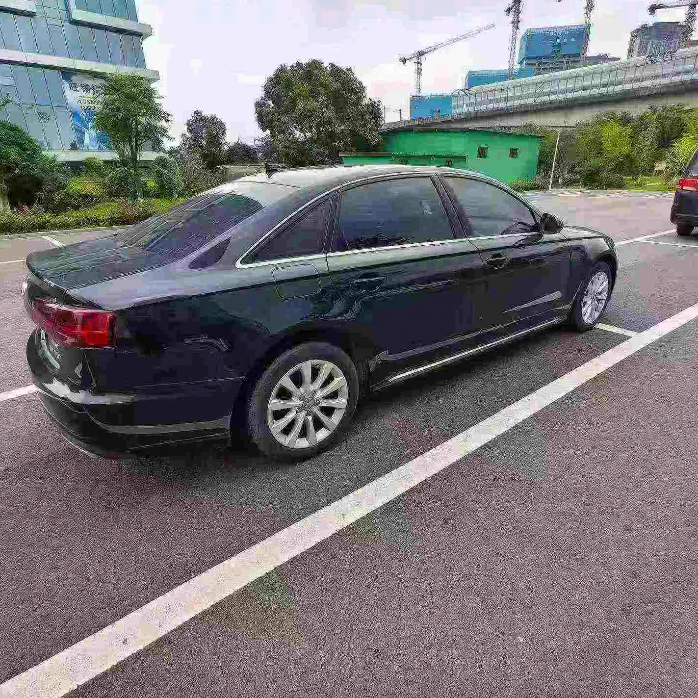 奥迪A6L 后面外观三