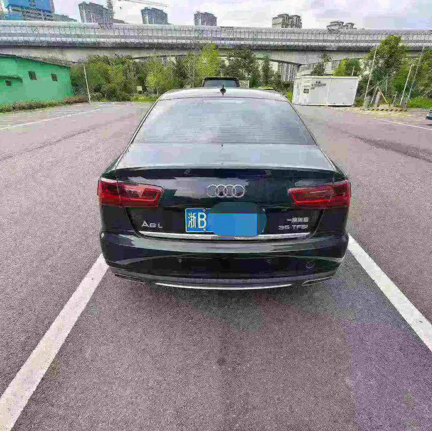 奥迪A6L 后面外观一