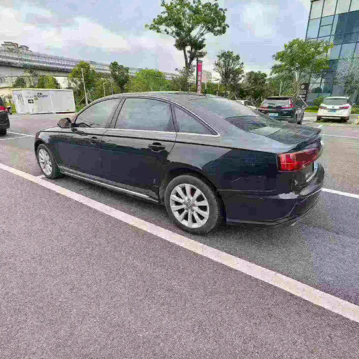 奥迪A6L 后面外观二