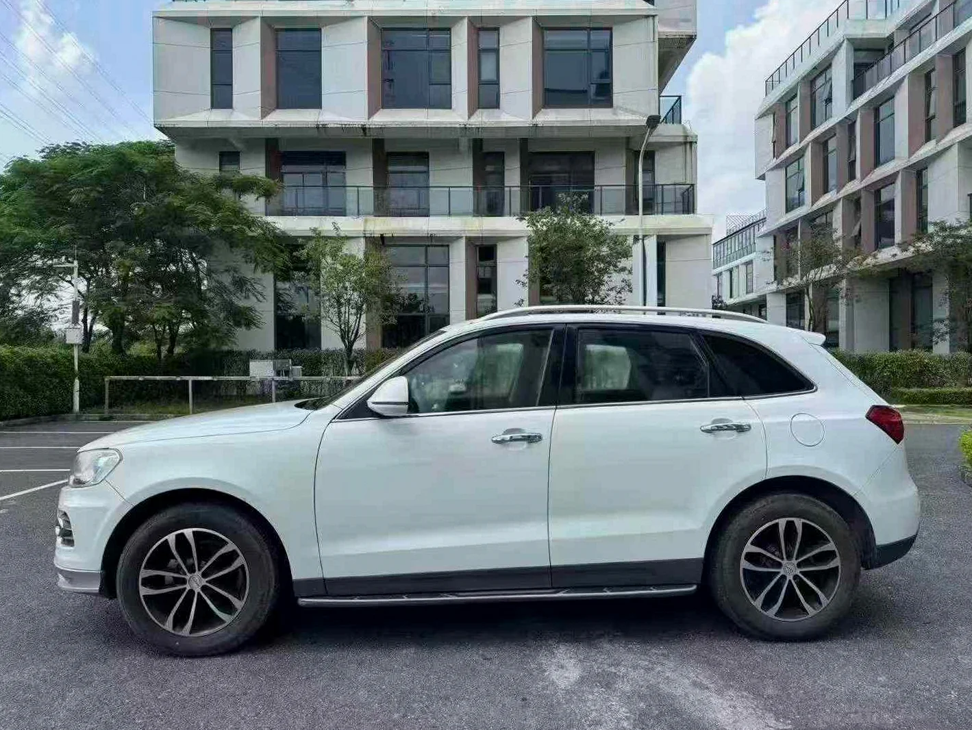 奥迪Q5 后面外观一