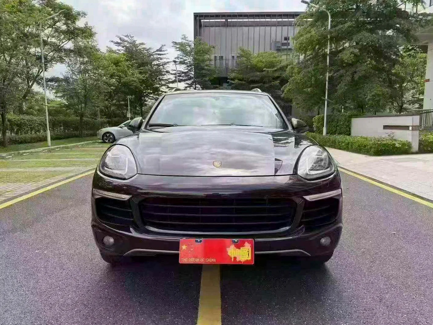 保时捷卡宴 正面外观二