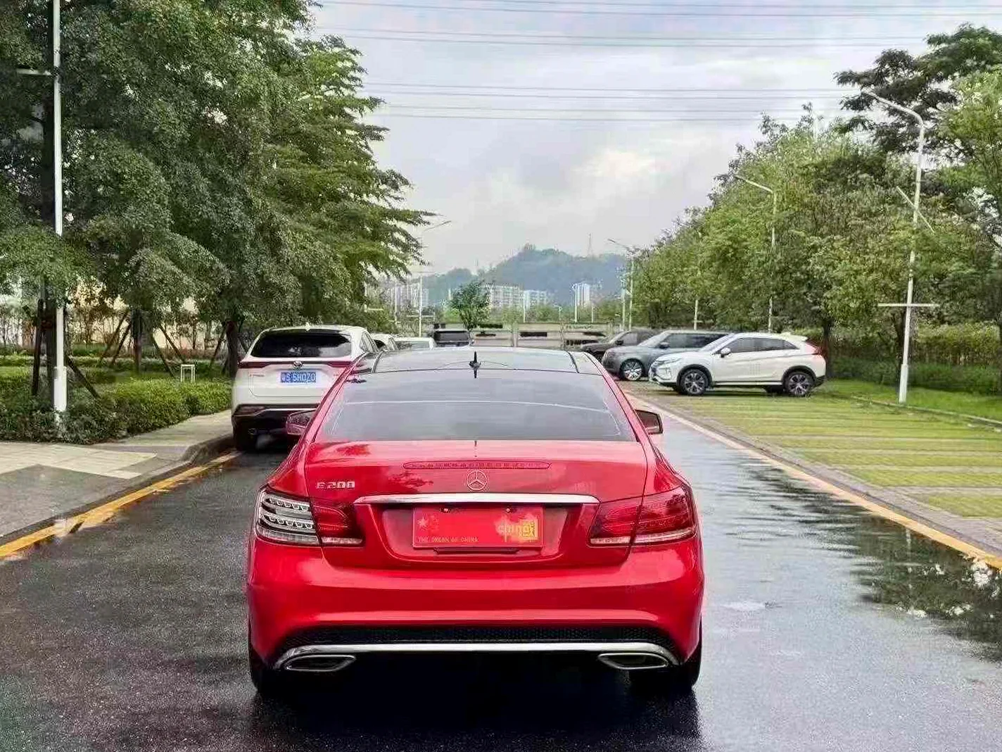 奔驰E 后面外观二
