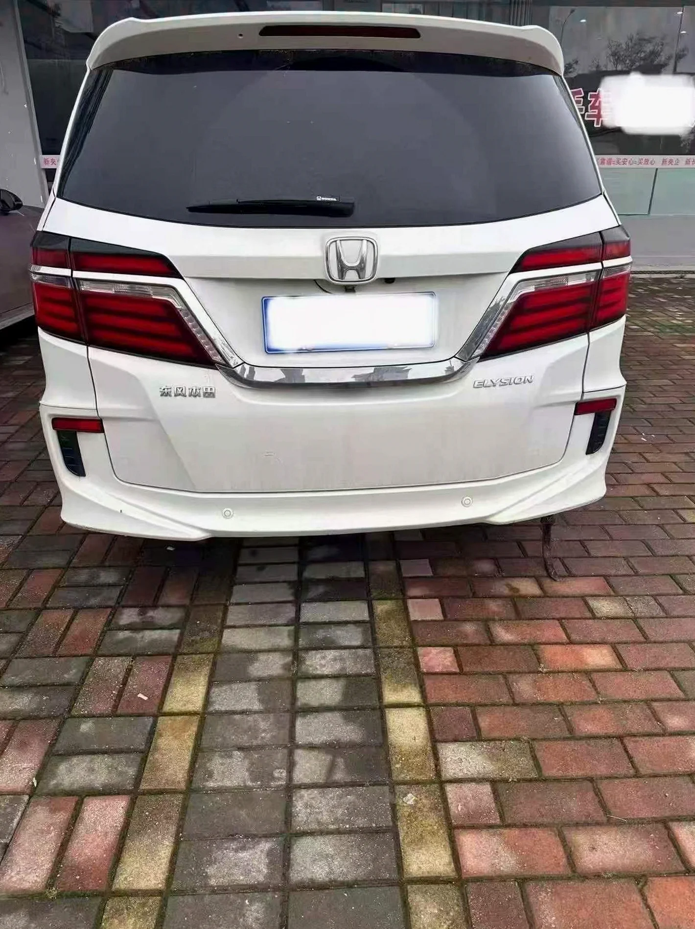 本田艾力绅 正面外观二