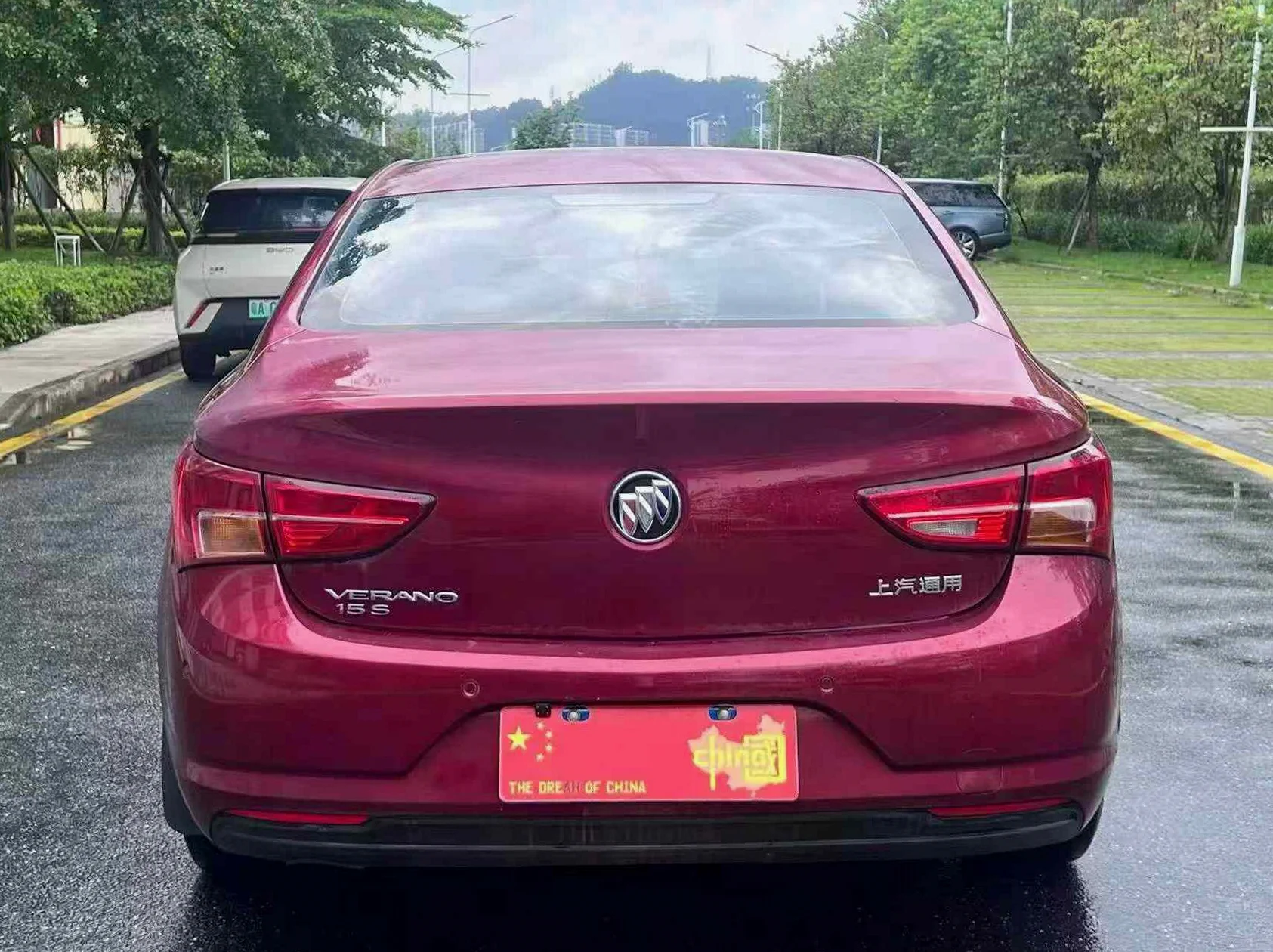别克威朗 后面外观二