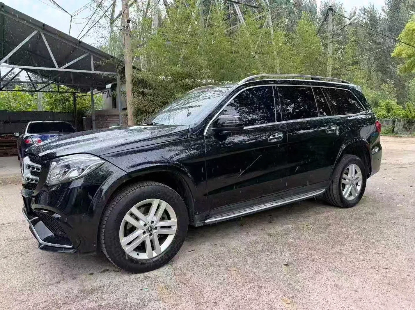 奔驰GLS 正面外观三