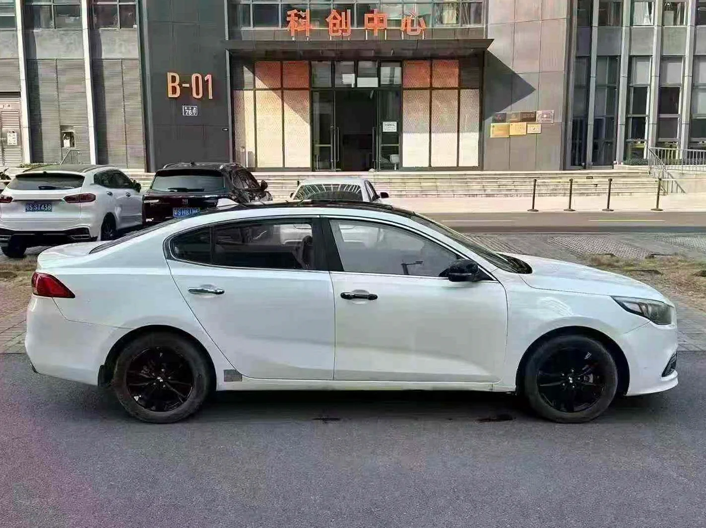 起亚K4 后面外观三