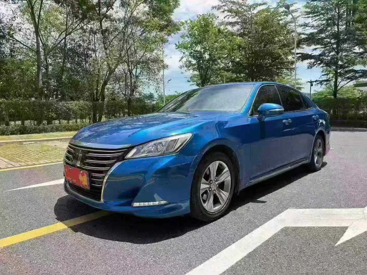 2017款丰田皇冠2.0T运动版