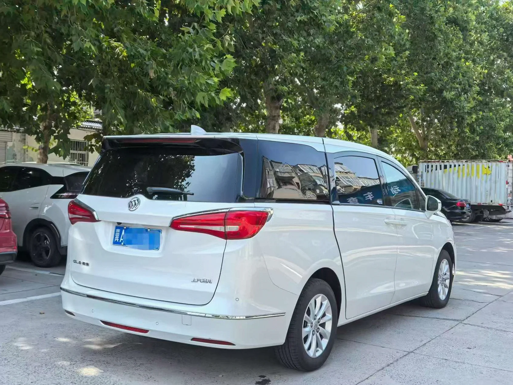 别克GL8 后面外观二