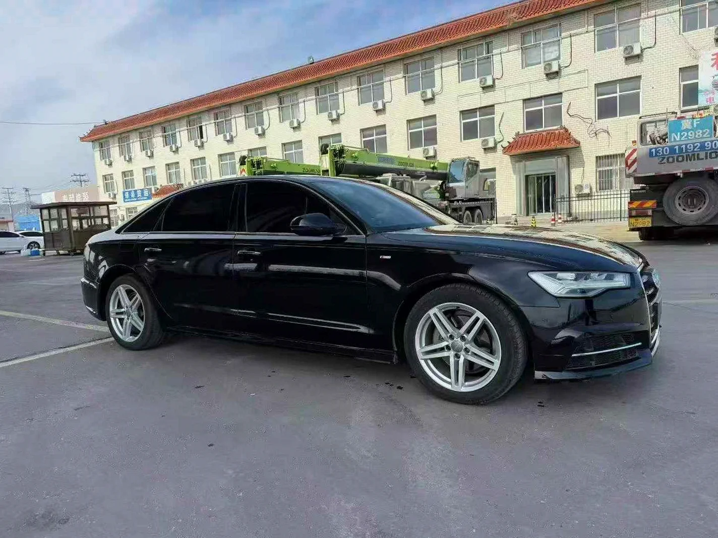 奥迪A6L 正面外观三