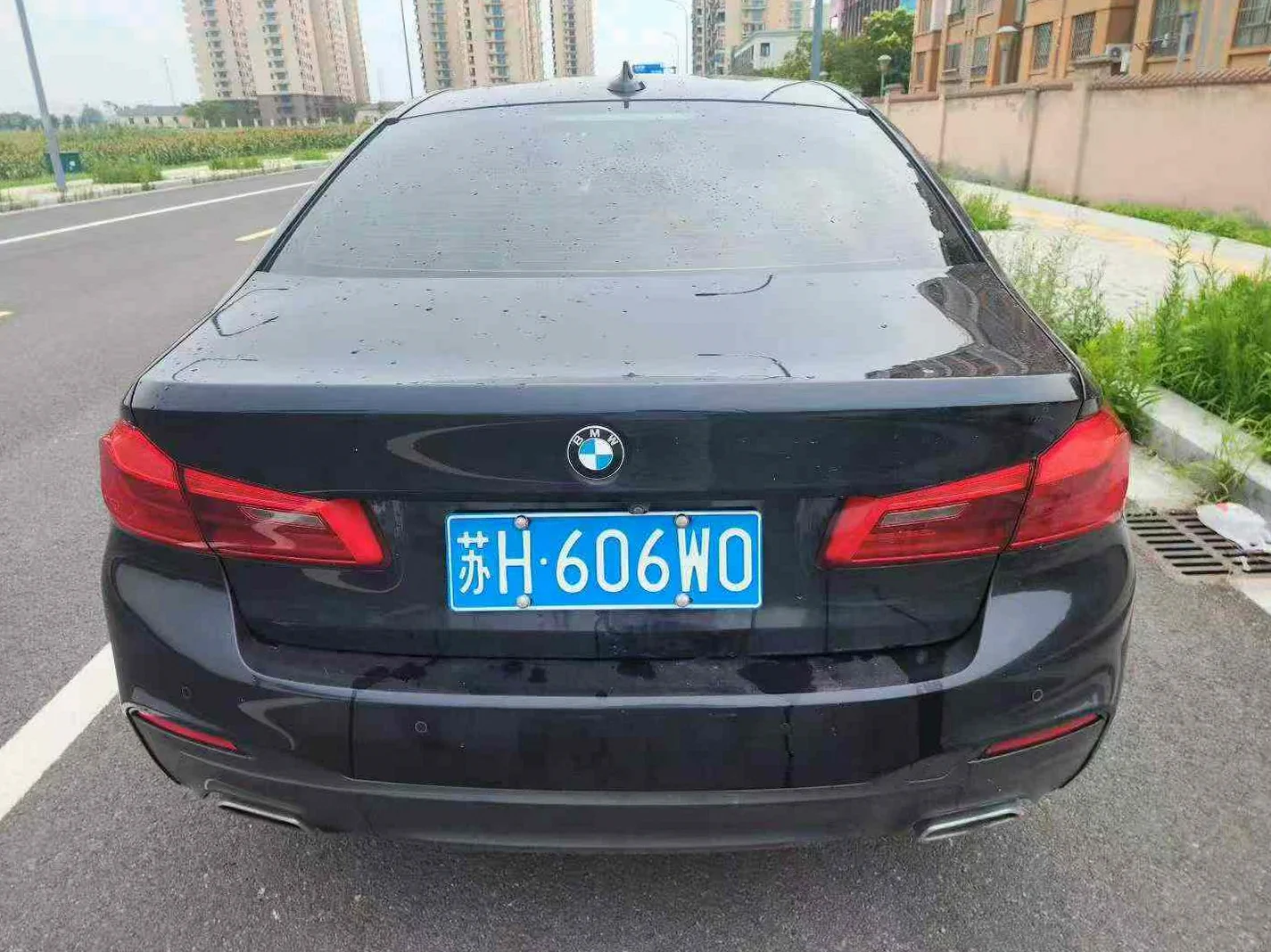 宝马5系 后面外观一