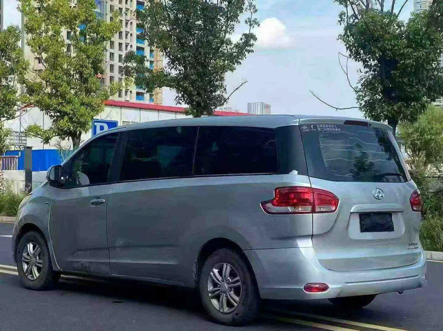 大通G10 后面外观一